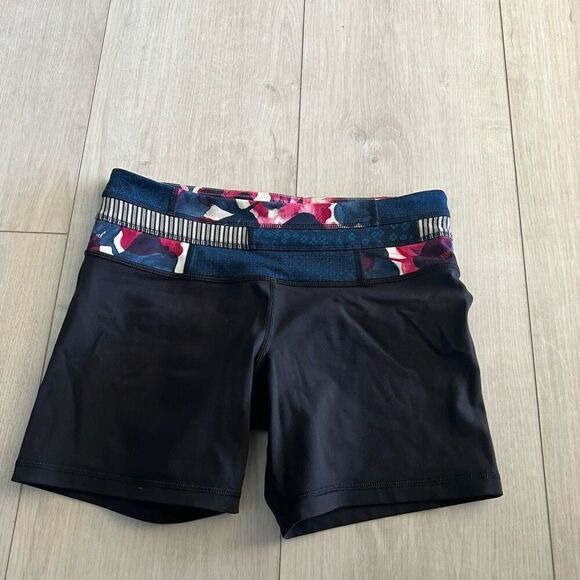 Lululemon Groove Short *Full-On Luon (Regular) size 6 - Picture 7 of 9